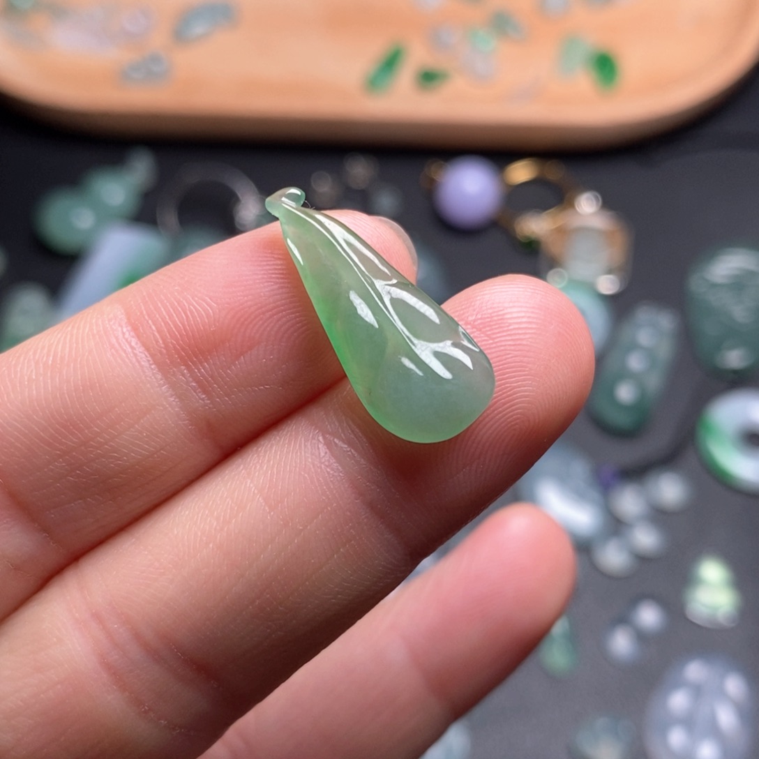 翡翠颈饰未镶嵌叶子