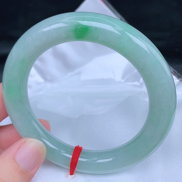 未镶嵌手镯（圆镯）翡翠天然