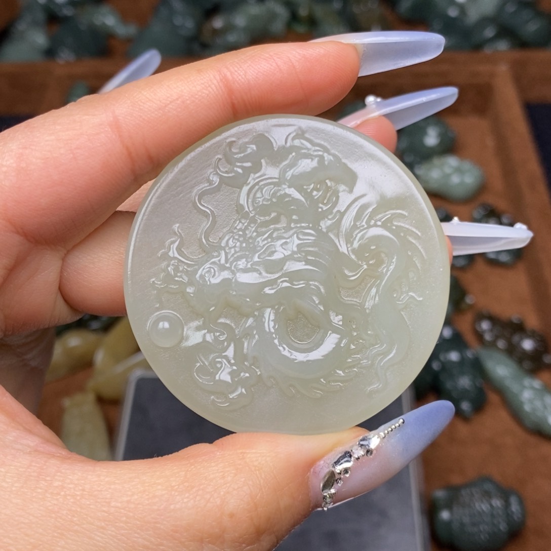 和田玉颈饰未镶嵌