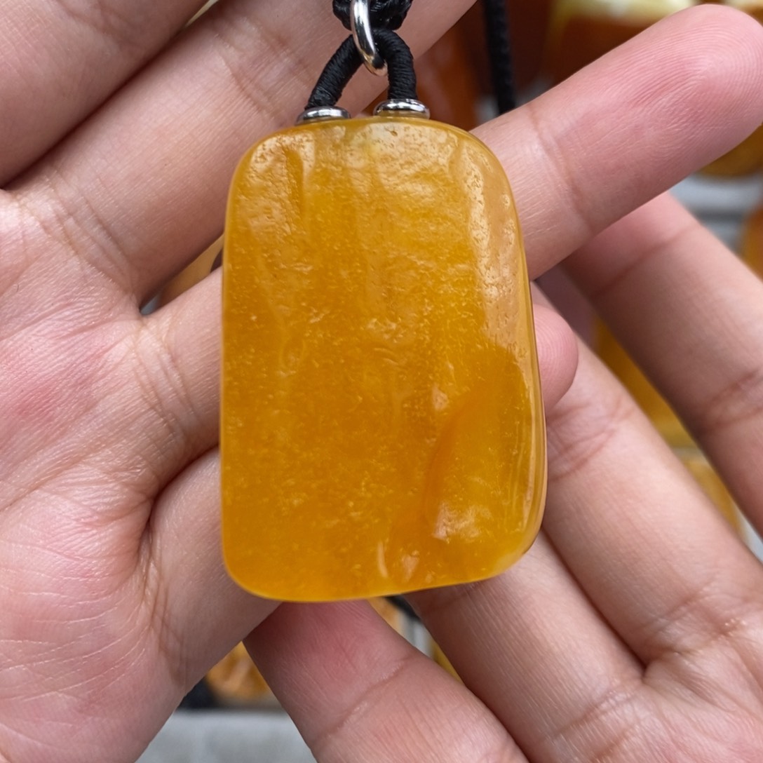 琥珀吊坠(赠链)未镶嵌