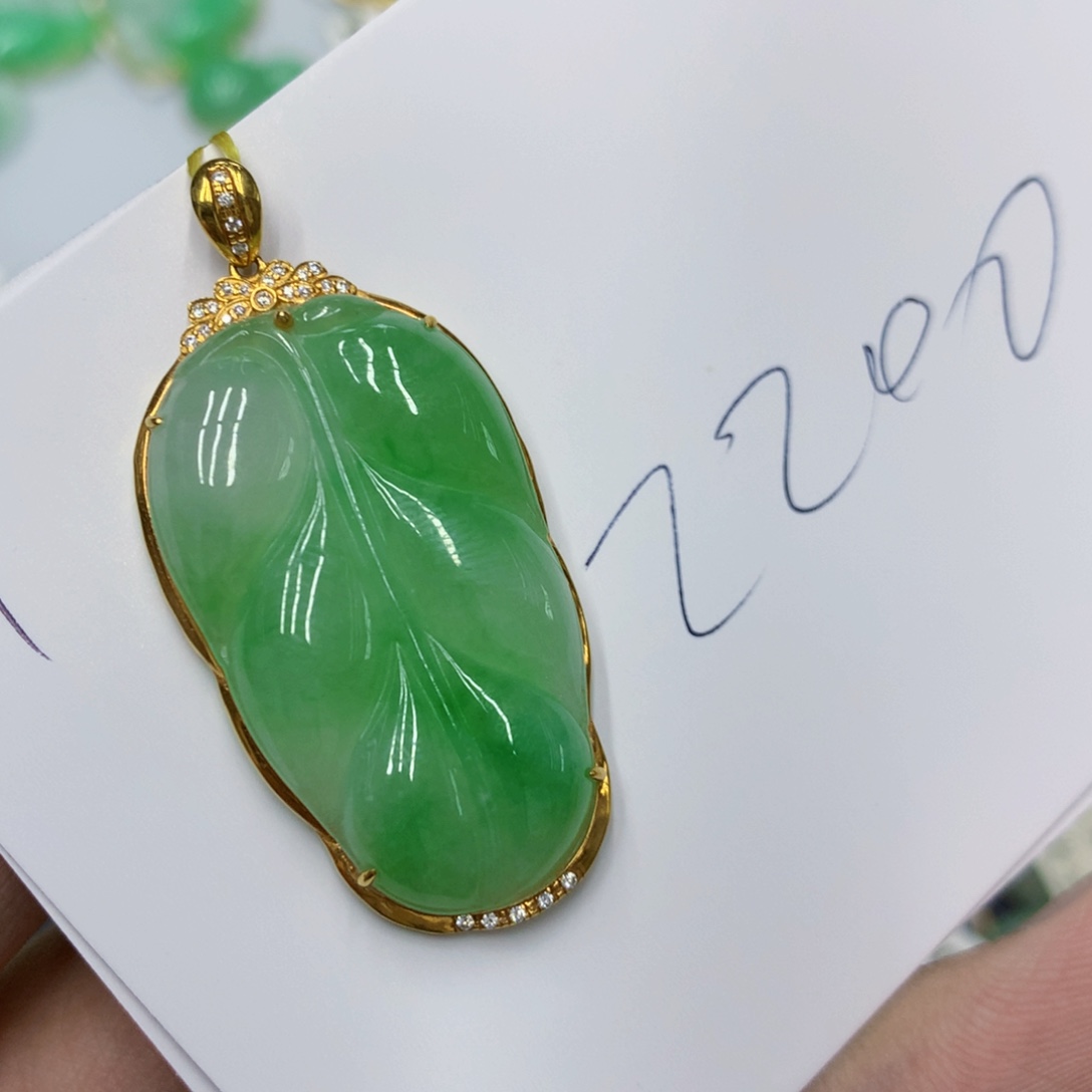 翡翠颈饰18K金镶嵌翡翠