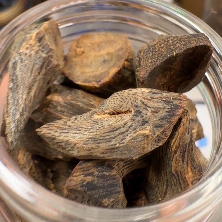 饮***喝沉香沉香碎屑海南老棋楠高端沉水树丁块料31.9克