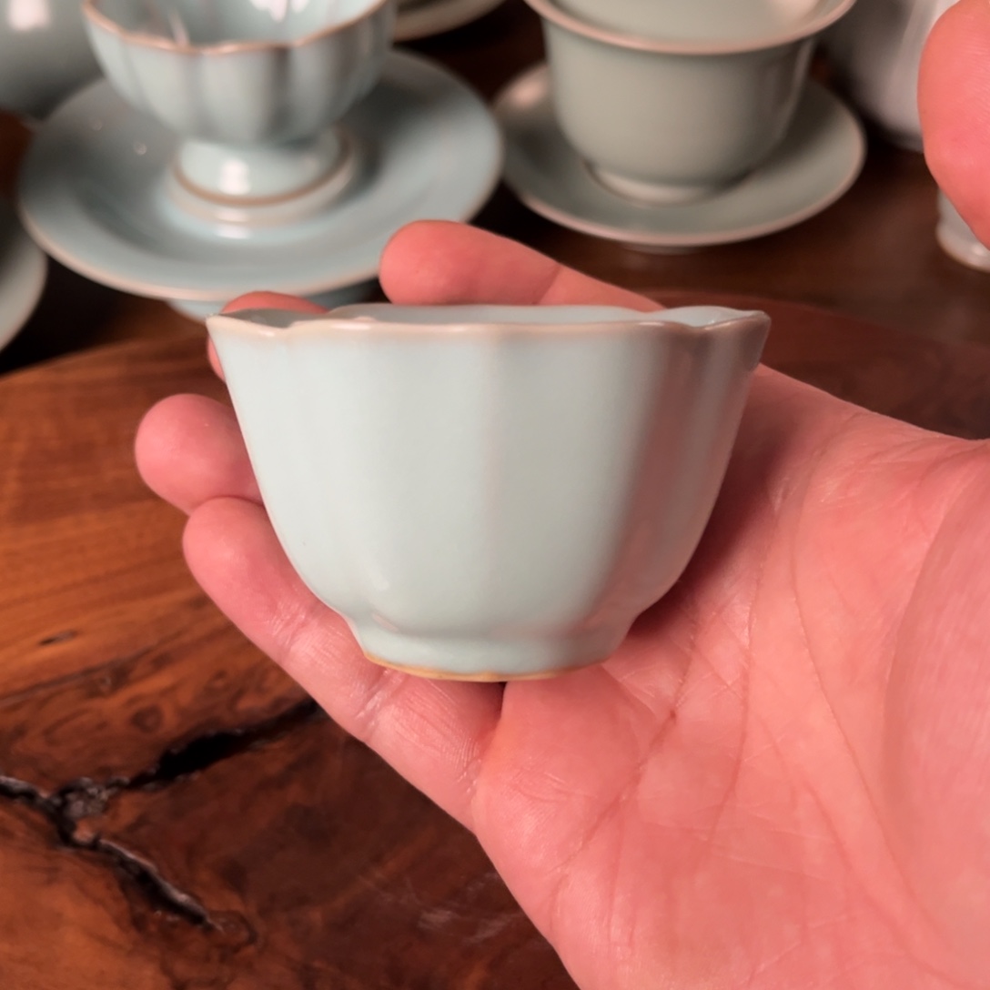 玉松汝瓷天青釉色花口杯