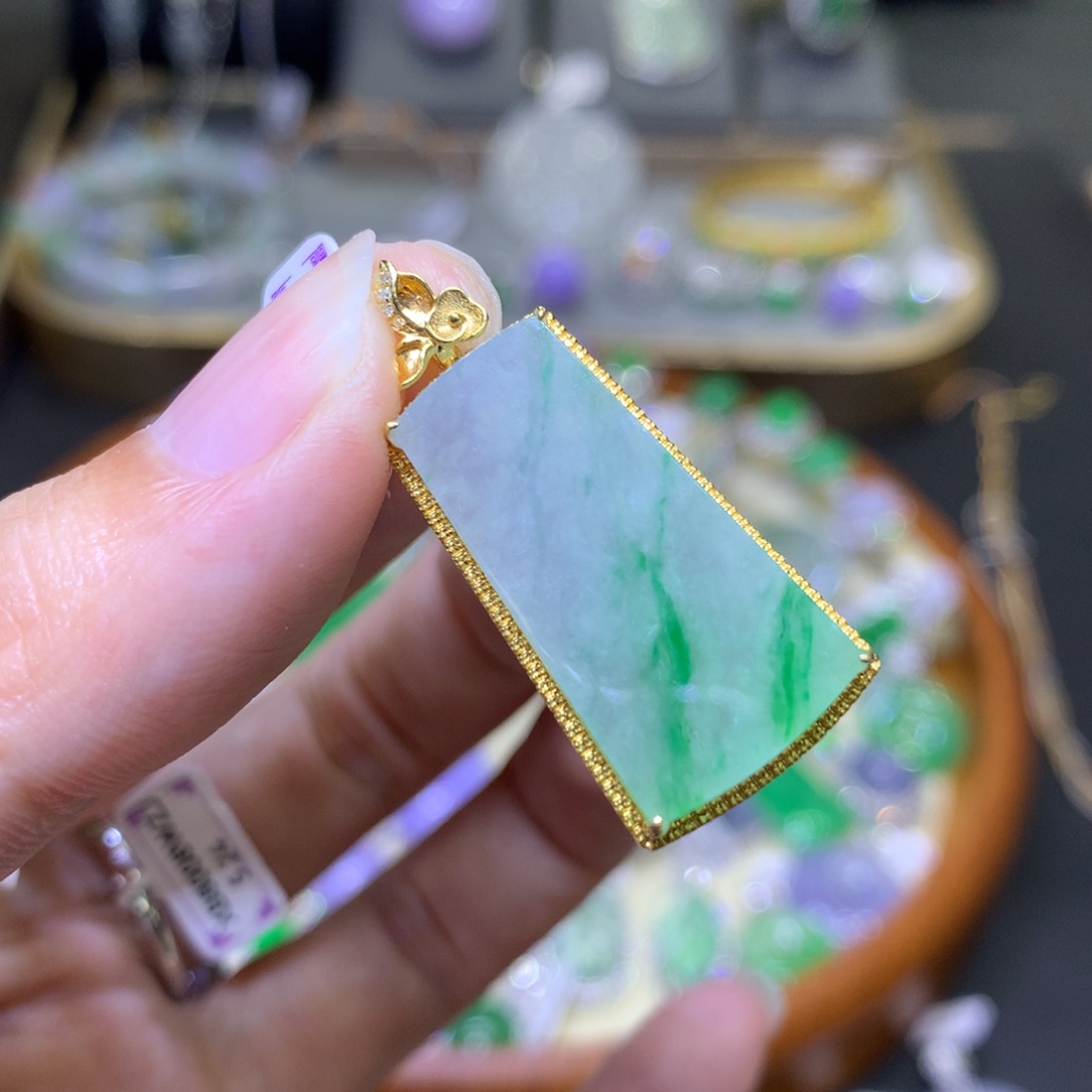 翡翠18K金镶嵌颈饰翡翠吊坠项链