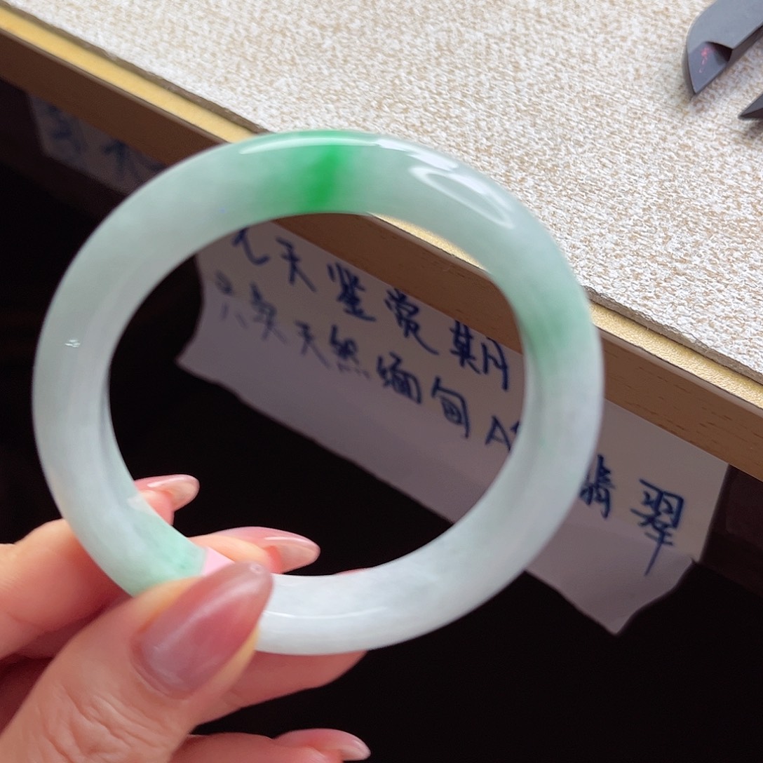 翡翠未镶嵌手镯手镯