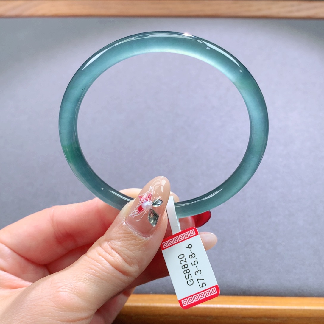 翡翠手镯未镶嵌安***会天然翡翠手镯叮当镯