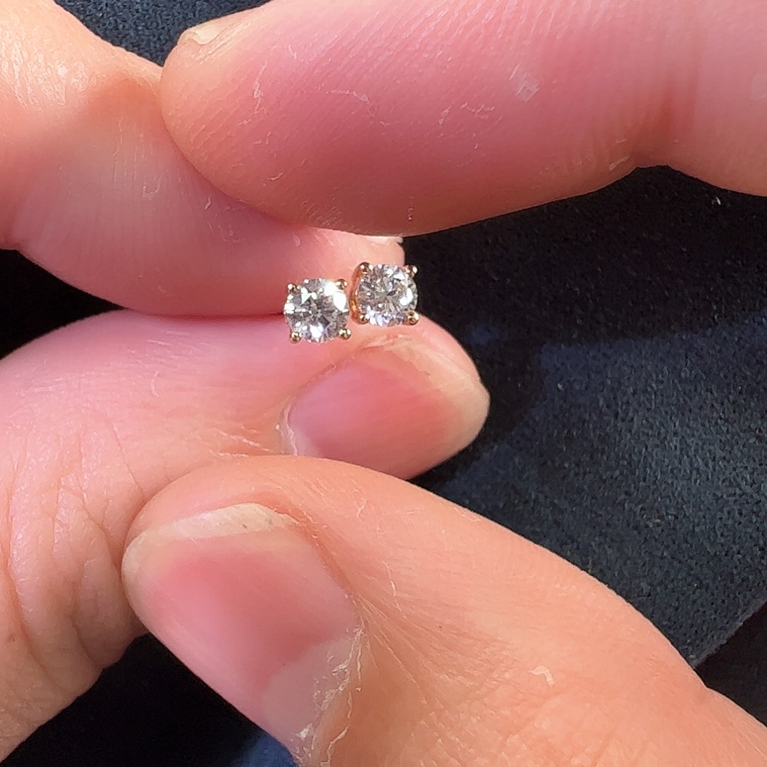 钻石耳饰18K金镶嵌FGsi20+20K黄螺丝一对