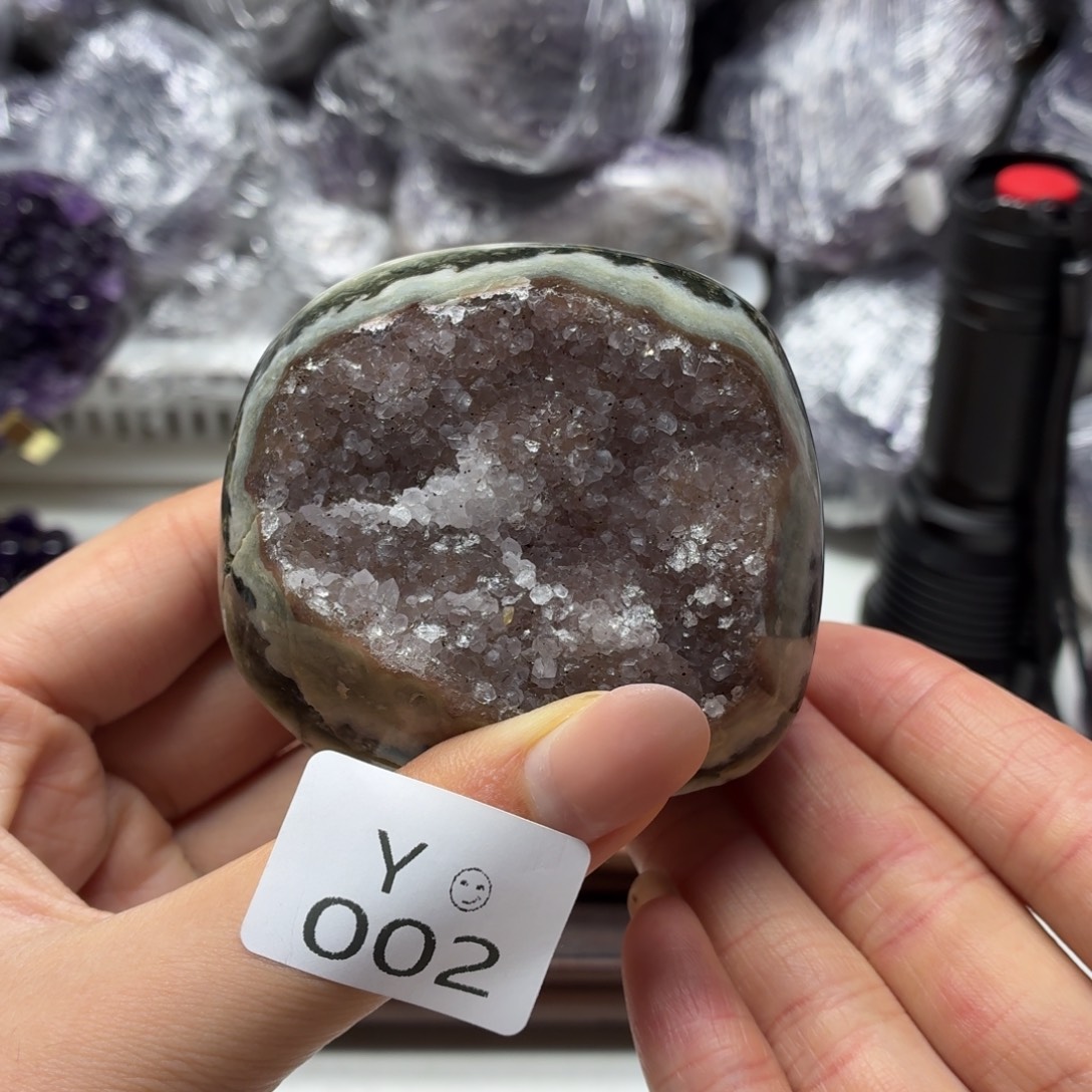 水晶摆件未镶嵌紫水晶