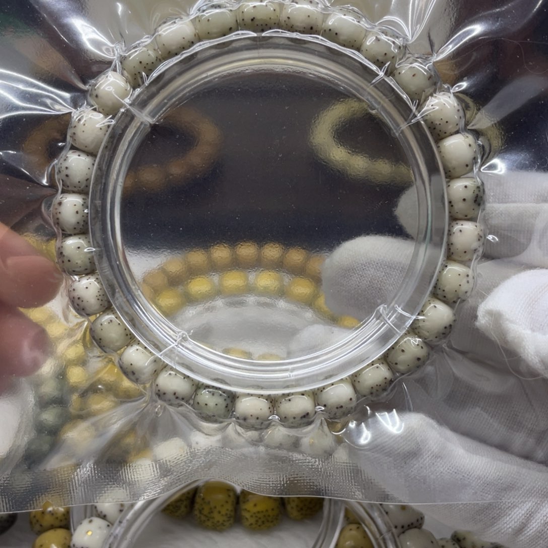 星月菩提手串通体留白超散星 玉化糯冰