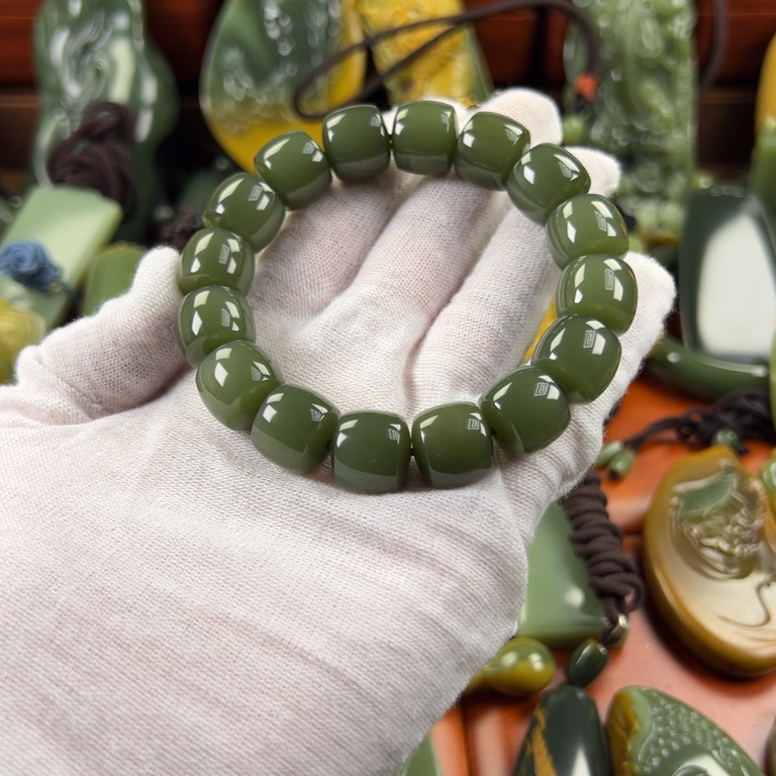 未镶嵌岫岩老玉（透闪石质玉）手串崔*