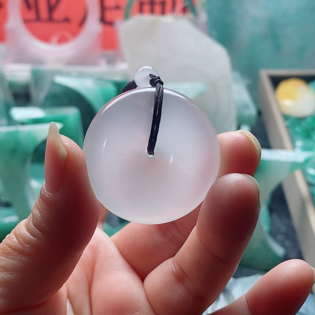 石英质玉未镶嵌颈饰
