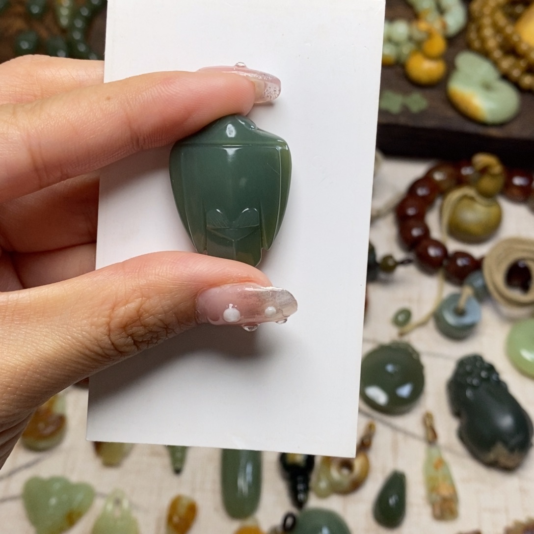 岫岩老玉（透闪石质玉）颈饰未镶嵌眼**低