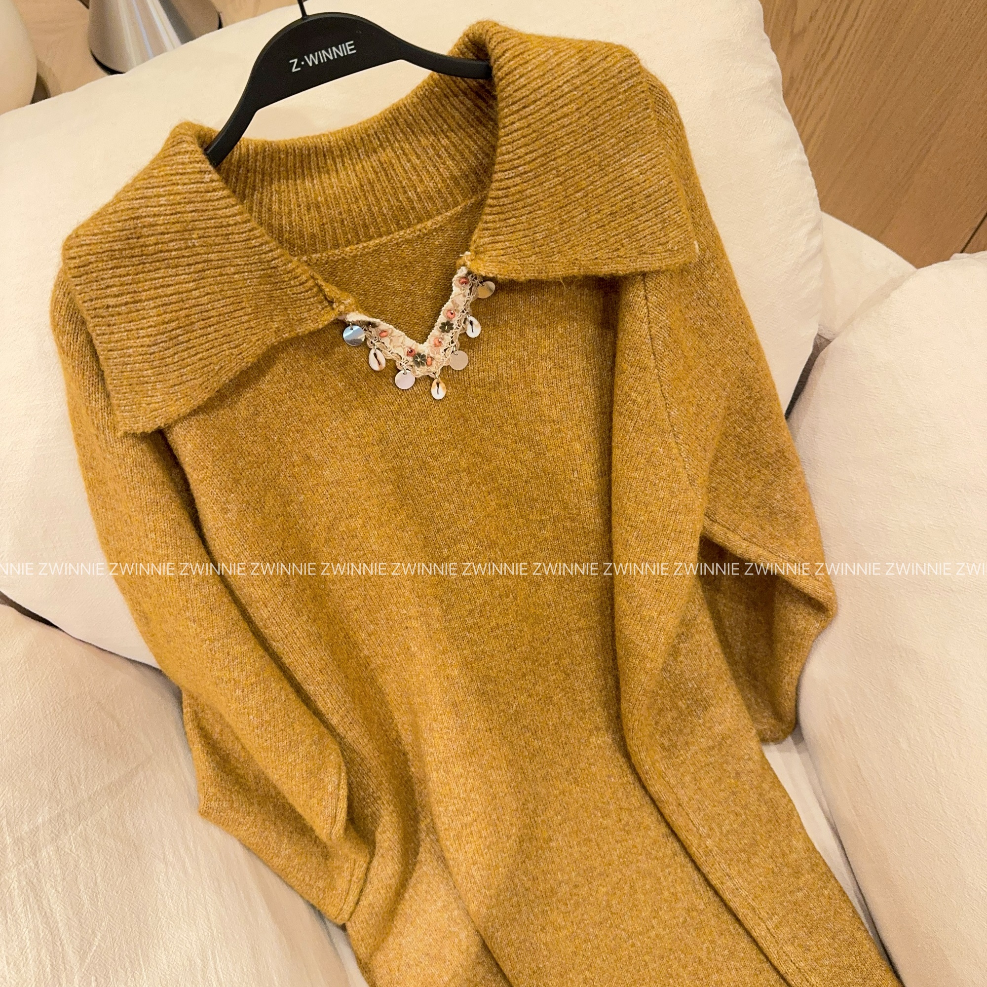 Zwinnie/詹维尼【姜黄贝壳毛衣裙】 XH-WMY202509