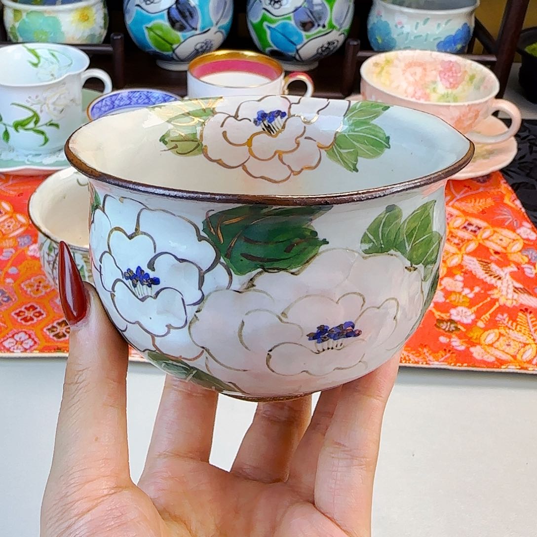 他家茶具瓷器真美！