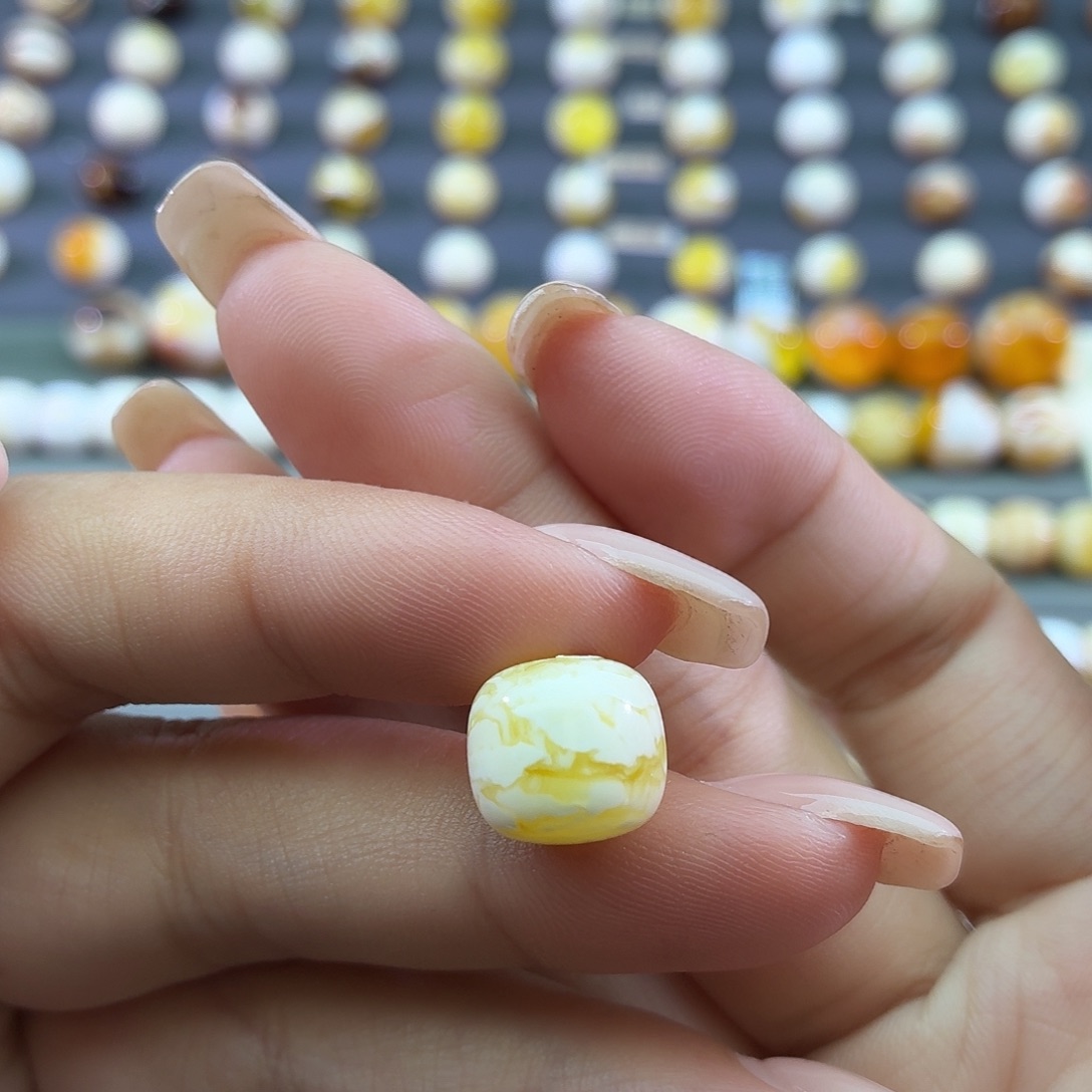 琥珀未镶嵌裸石12.2