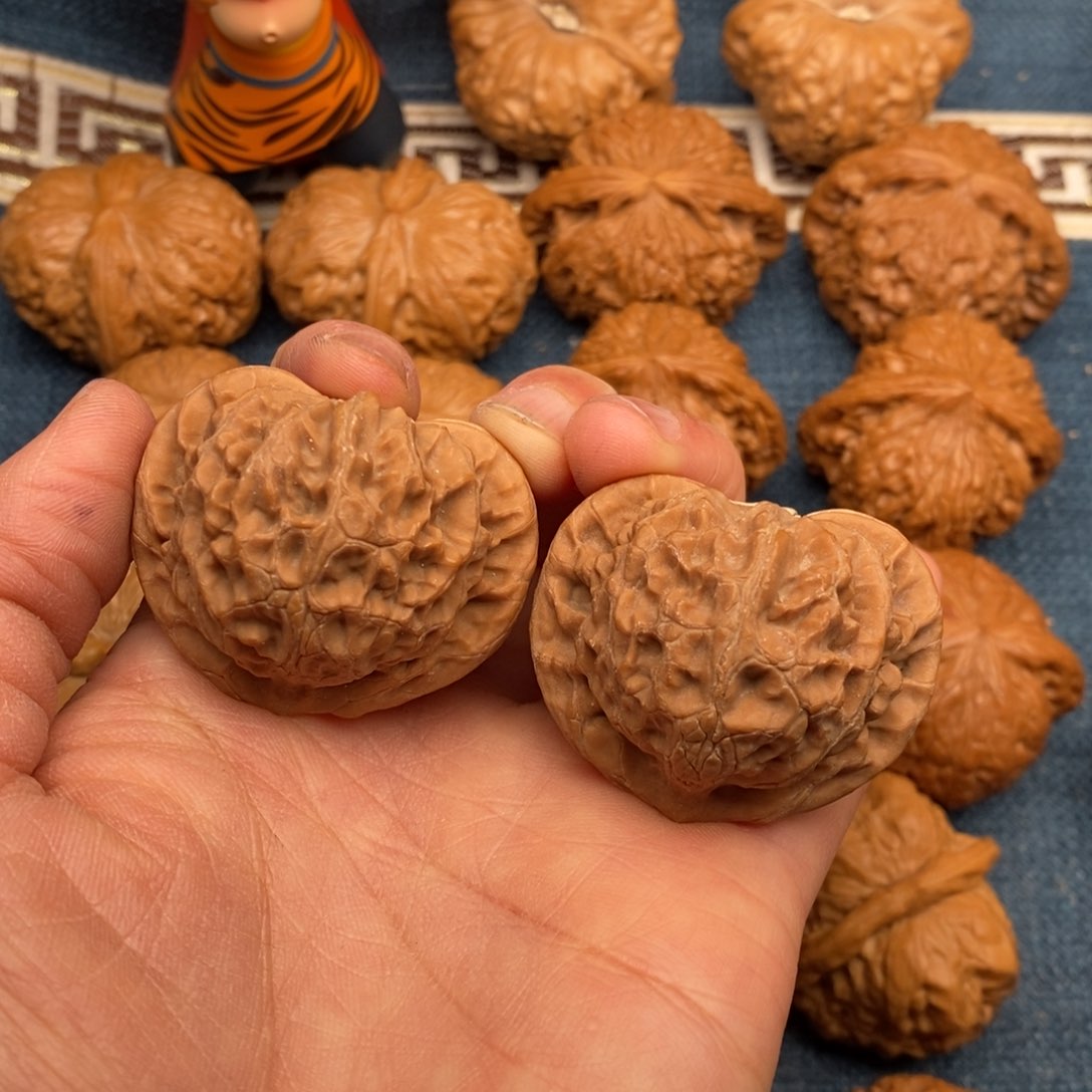 文玩核桃把件41全品桃心宫灯