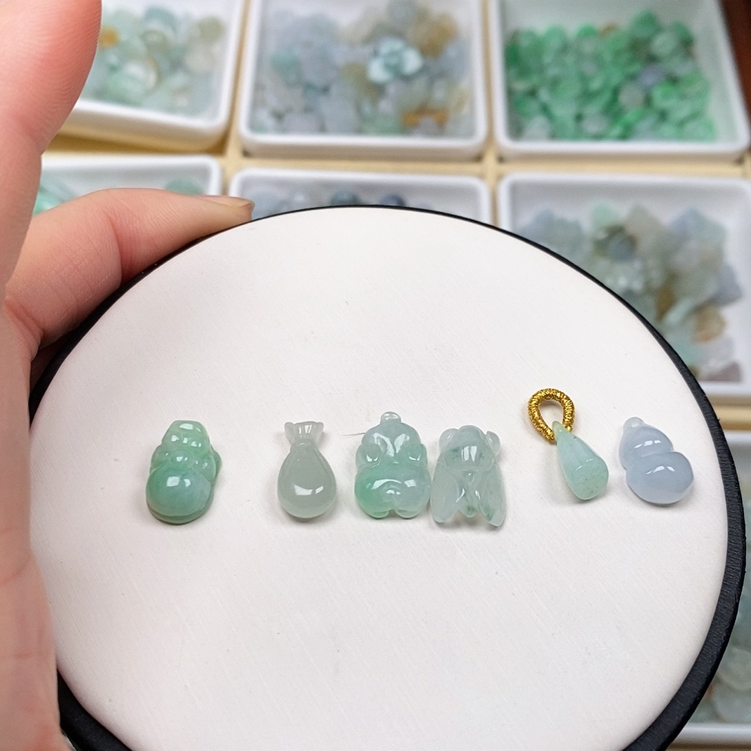 王***湄翡翠未镶嵌吊坠(不含链)随机2个