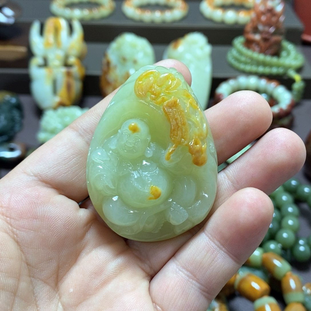 透闪石质玉笑佛未镶嵌