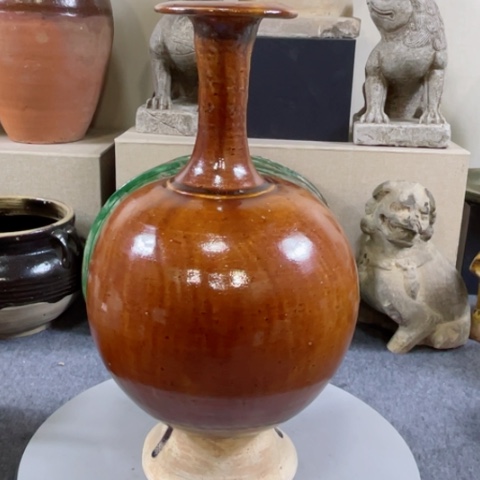 罐阿***9器型优美大方