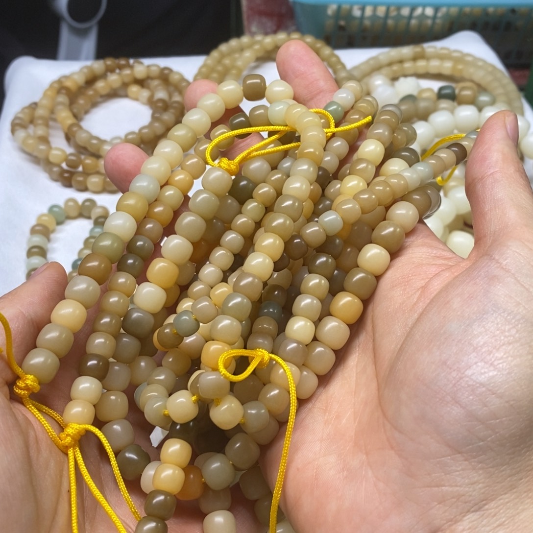 雕***馆菩提根/象牙果吊坠雕刻