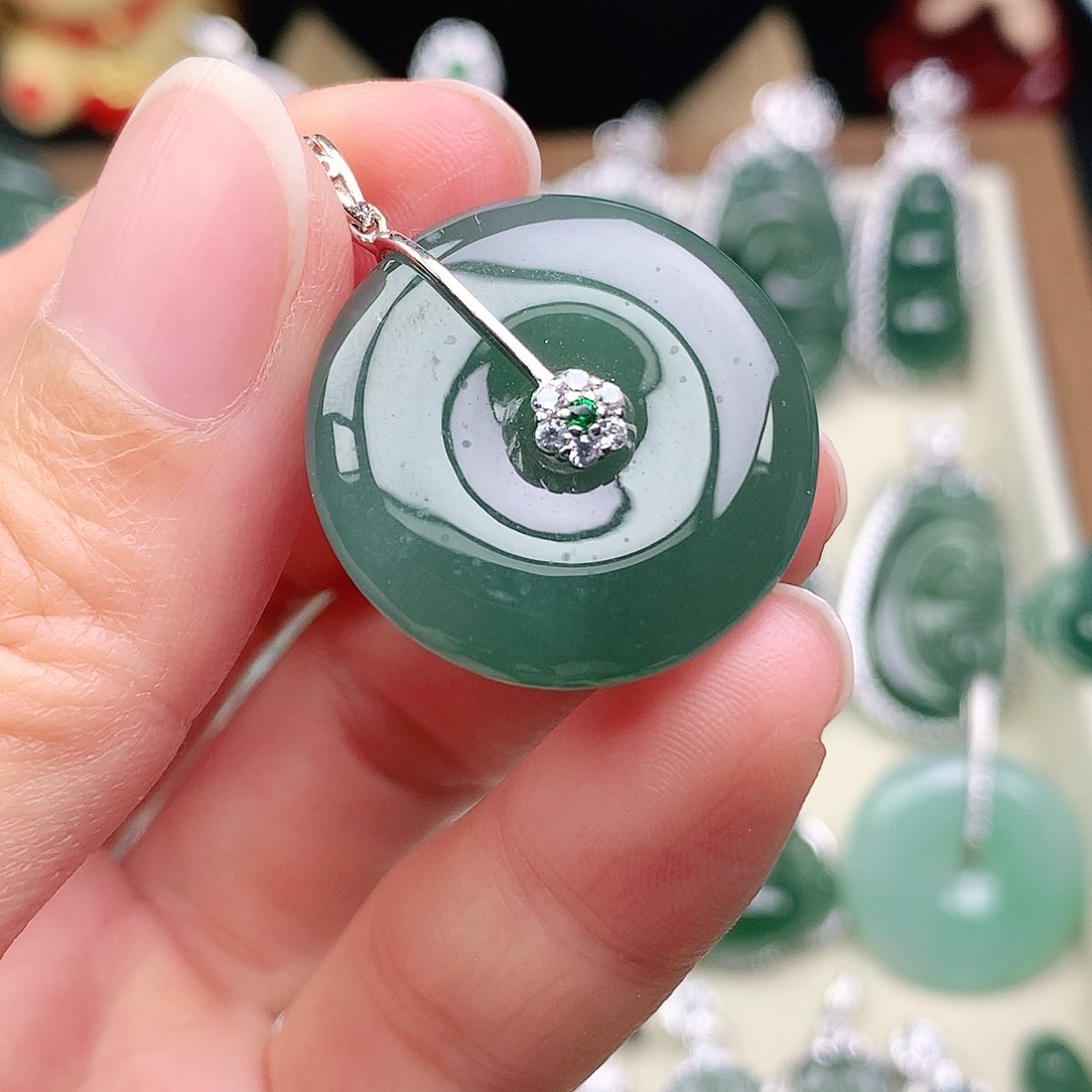 翡翠未镶嵌颈饰吊坠