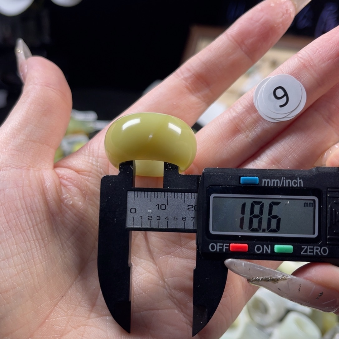 蛇纹石玉未镶嵌戒指