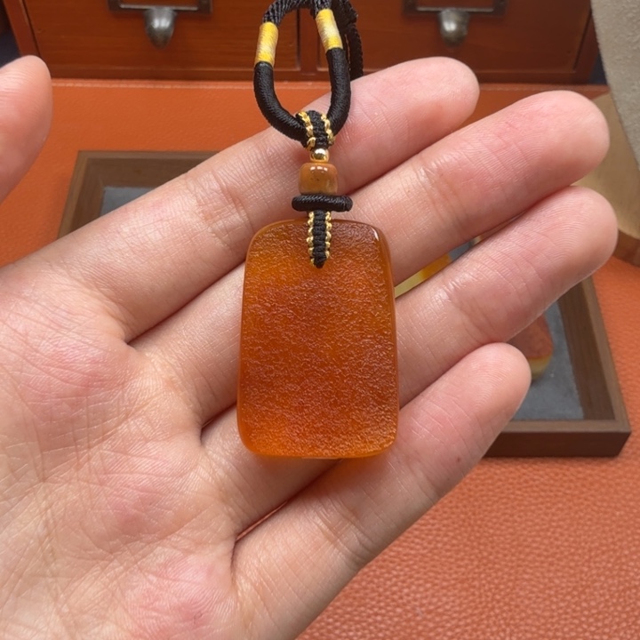 蜜蜡未镶嵌吊坠(赠链)