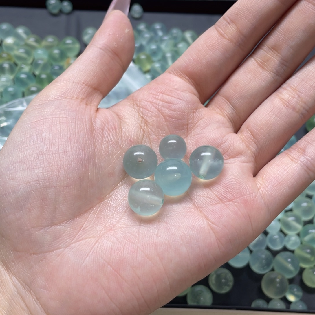 小***波蛇纹石玉未镶嵌颈饰