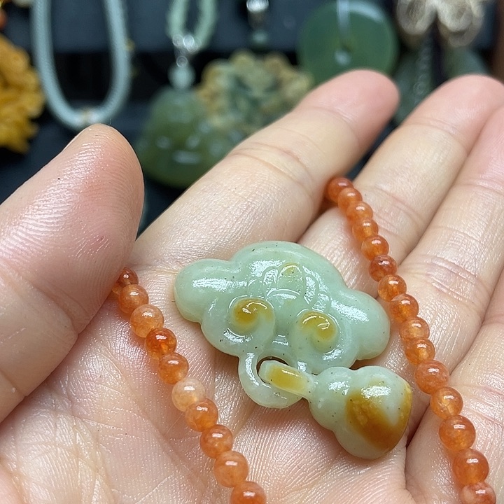 未镶嵌蛇纹石玉颈饰晓*