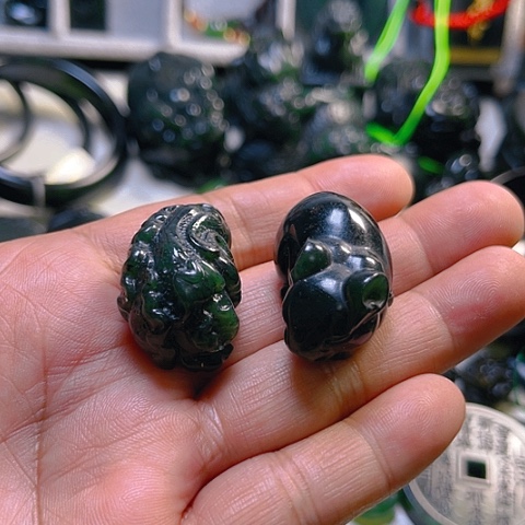 蛇纹石玉颈饰未镶嵌
