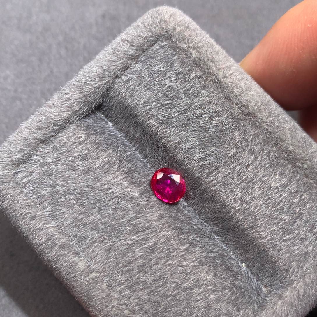 祖母绿裸石未镶嵌多*?1.03克拉