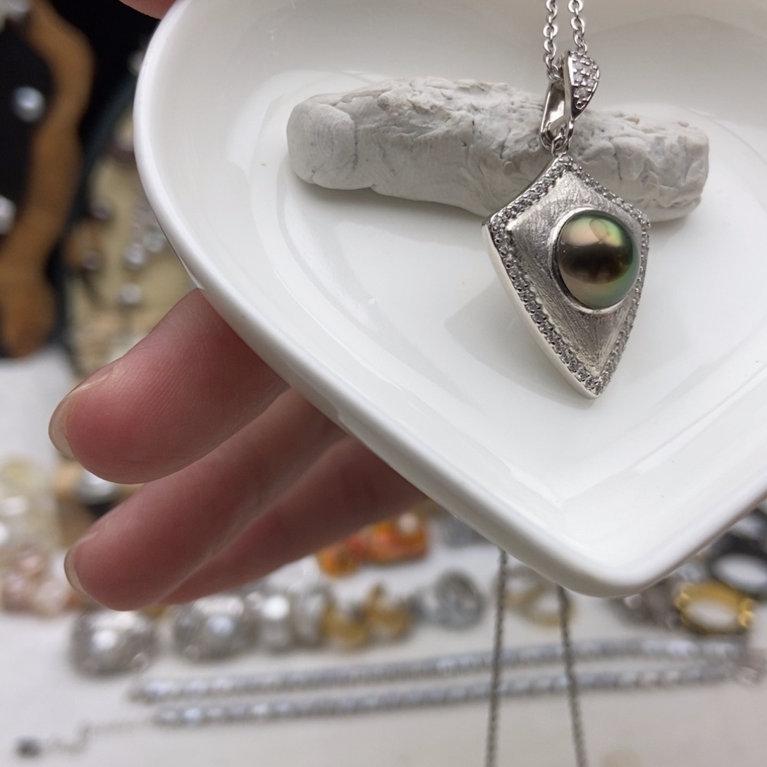 银S925镶嵌画框海水珍珠大溪地古铜金绿吊坠