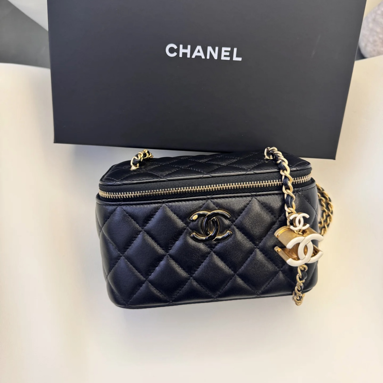 99新 Chanel/香奈儿 香奈儿24a珐琅调节长盒子黑色12009999