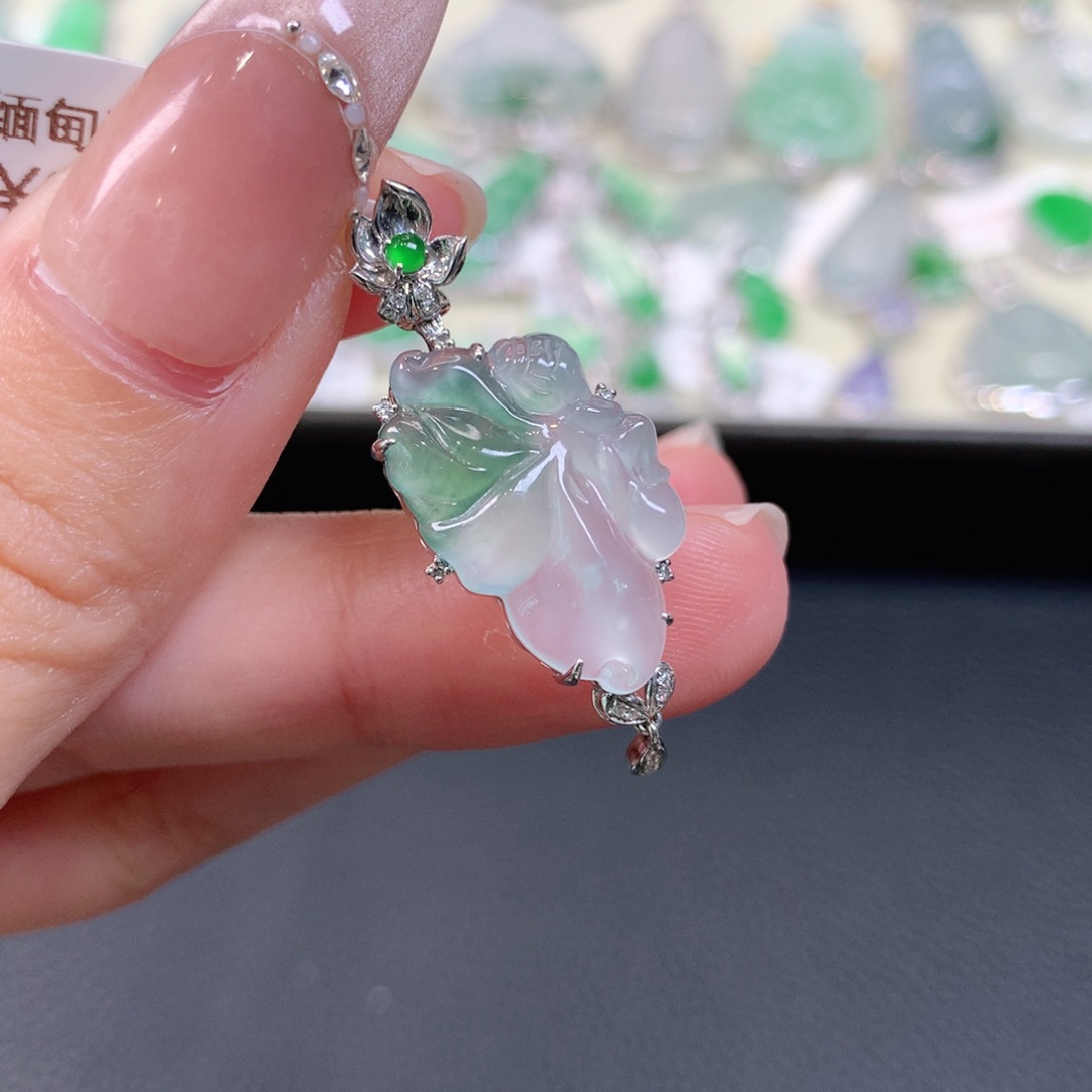 翡翠18K金镶嵌颈饰
