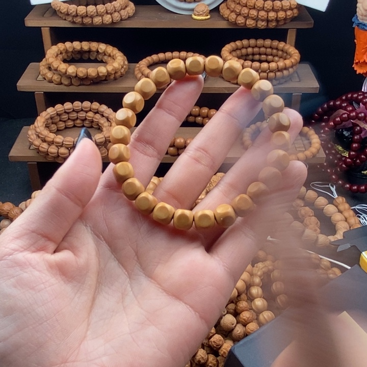 L***ㅤ吊坠猴头核桃微瑕走色六方