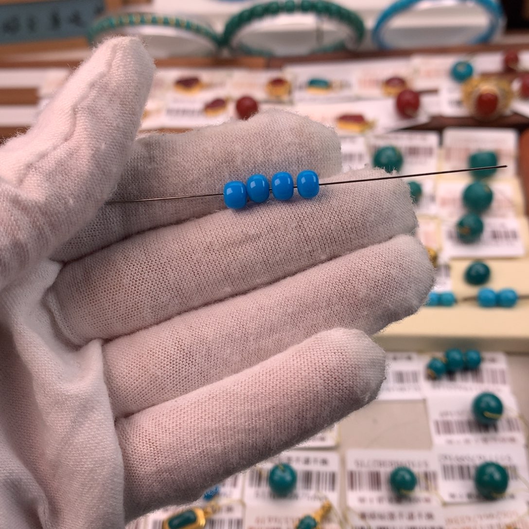 曲***慧绿松石未镶嵌配饰凡