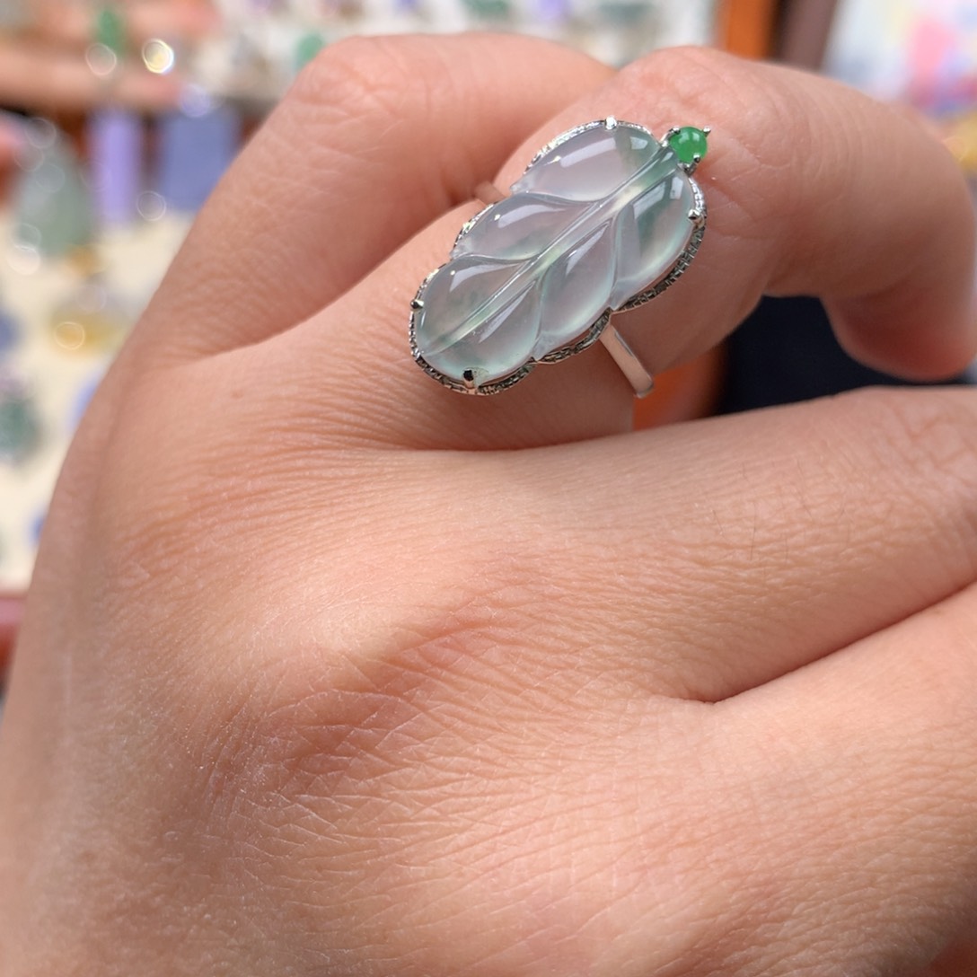 18K金镶嵌戒指翡翠叶子戒指