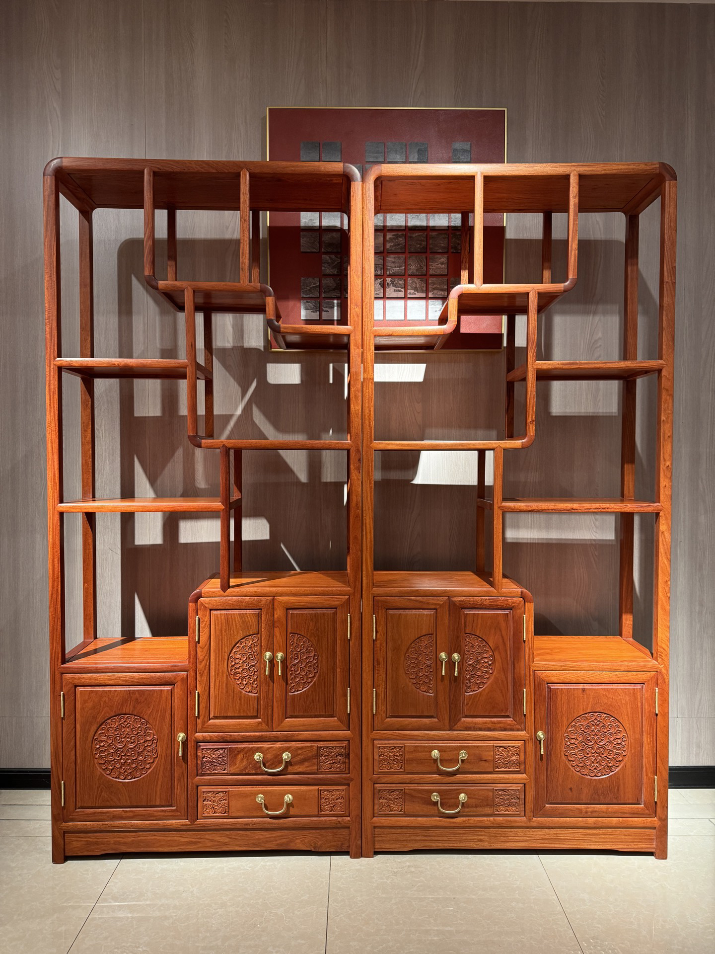 红木大果紫檀祥云博古架尺寸：88*30*198CM（个）