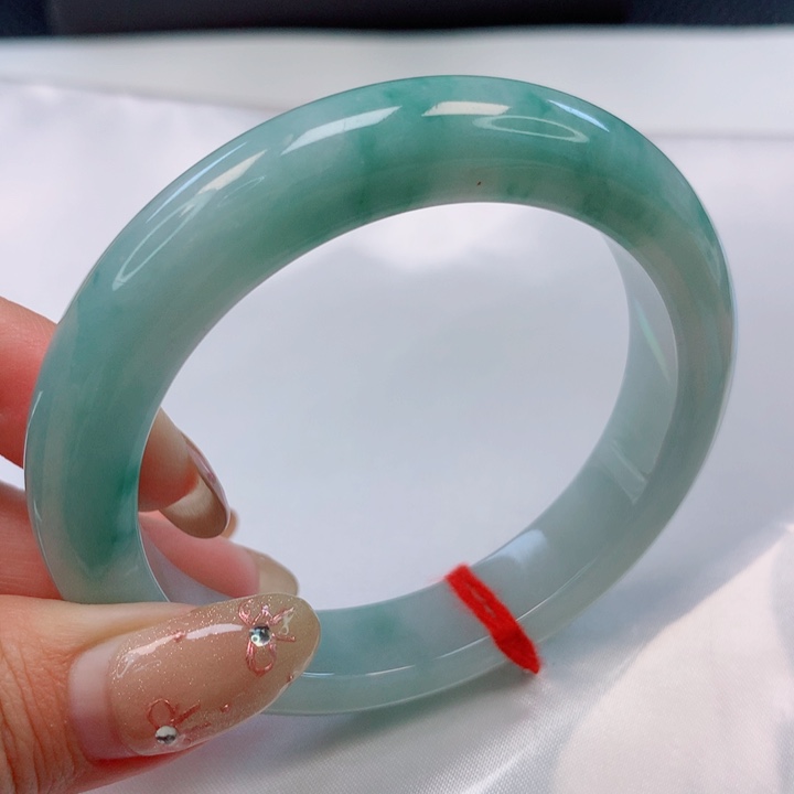 翡翠手镯未镶嵌55圈