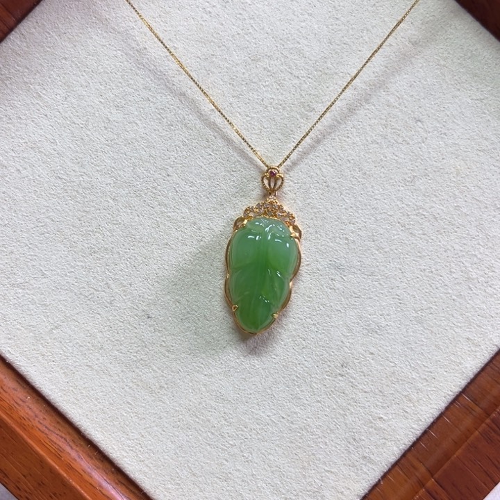 和田玉（碧玉）颈饰18K金镶嵌@*云