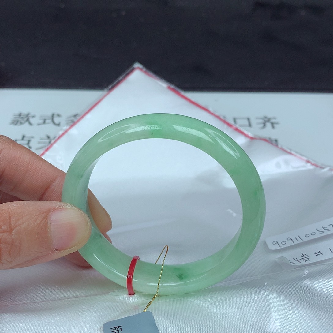 翡翠手镯未镶嵌54贵 0553