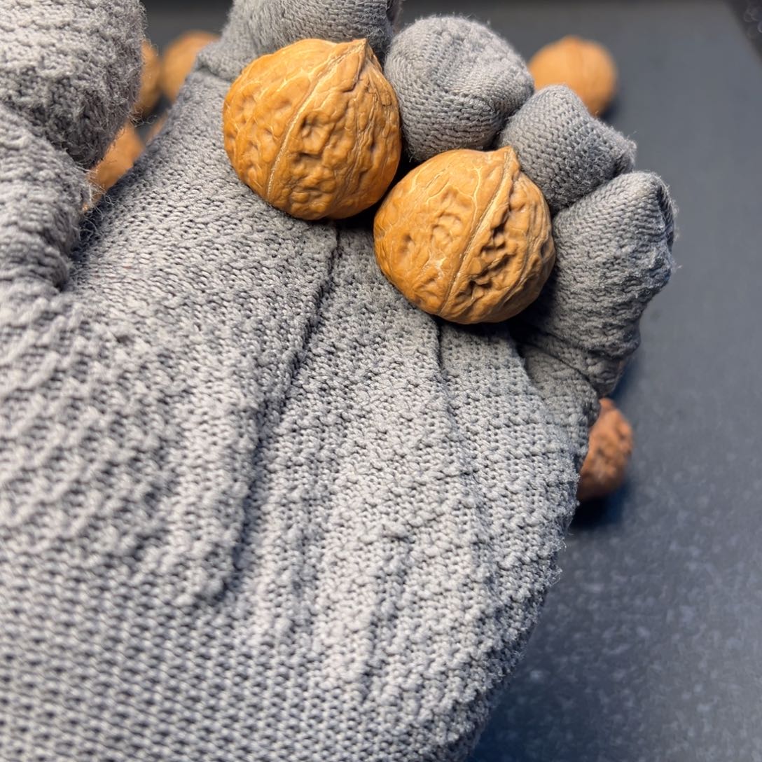 文玩核桃把件瓷娃娃