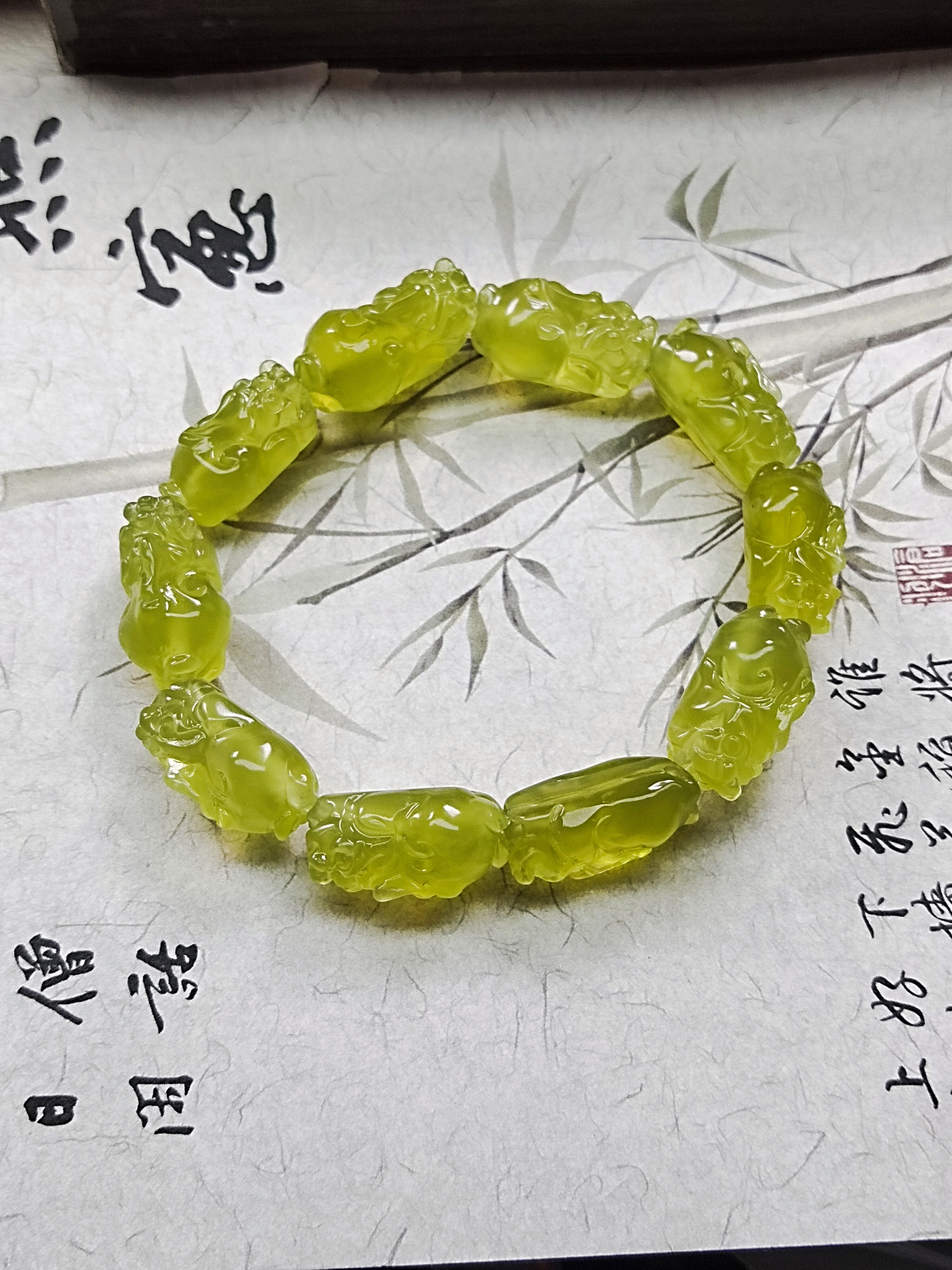 纯天然国石岫玉料，黄金玉手链，寓意富贵幸福美满幸福，尺寸2cm一个