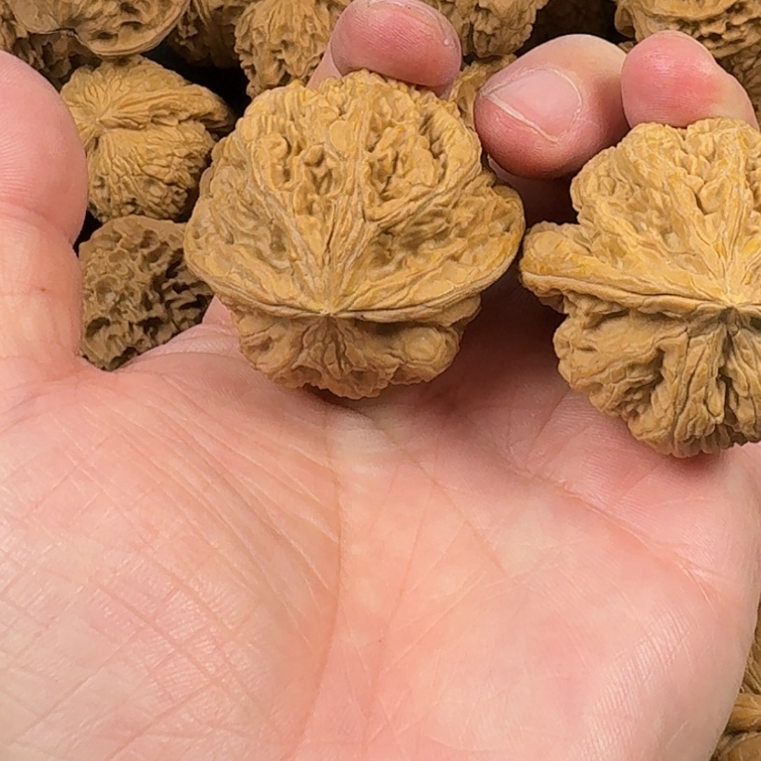 冬***光文玩核桃吊坠大粗筋瑕疵