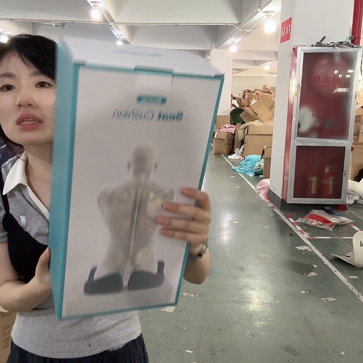 灰色人体工学软坐垫发一