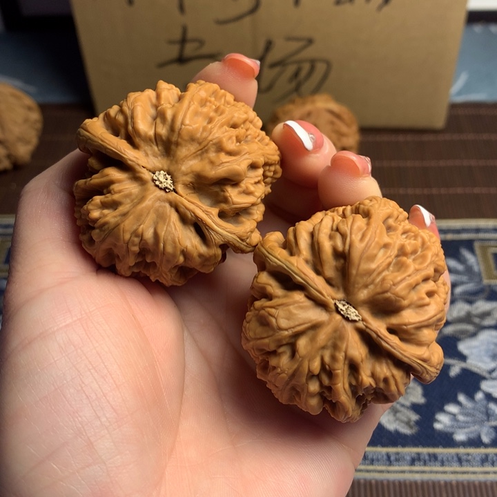 吊坠文玩核桃←*←粗筋