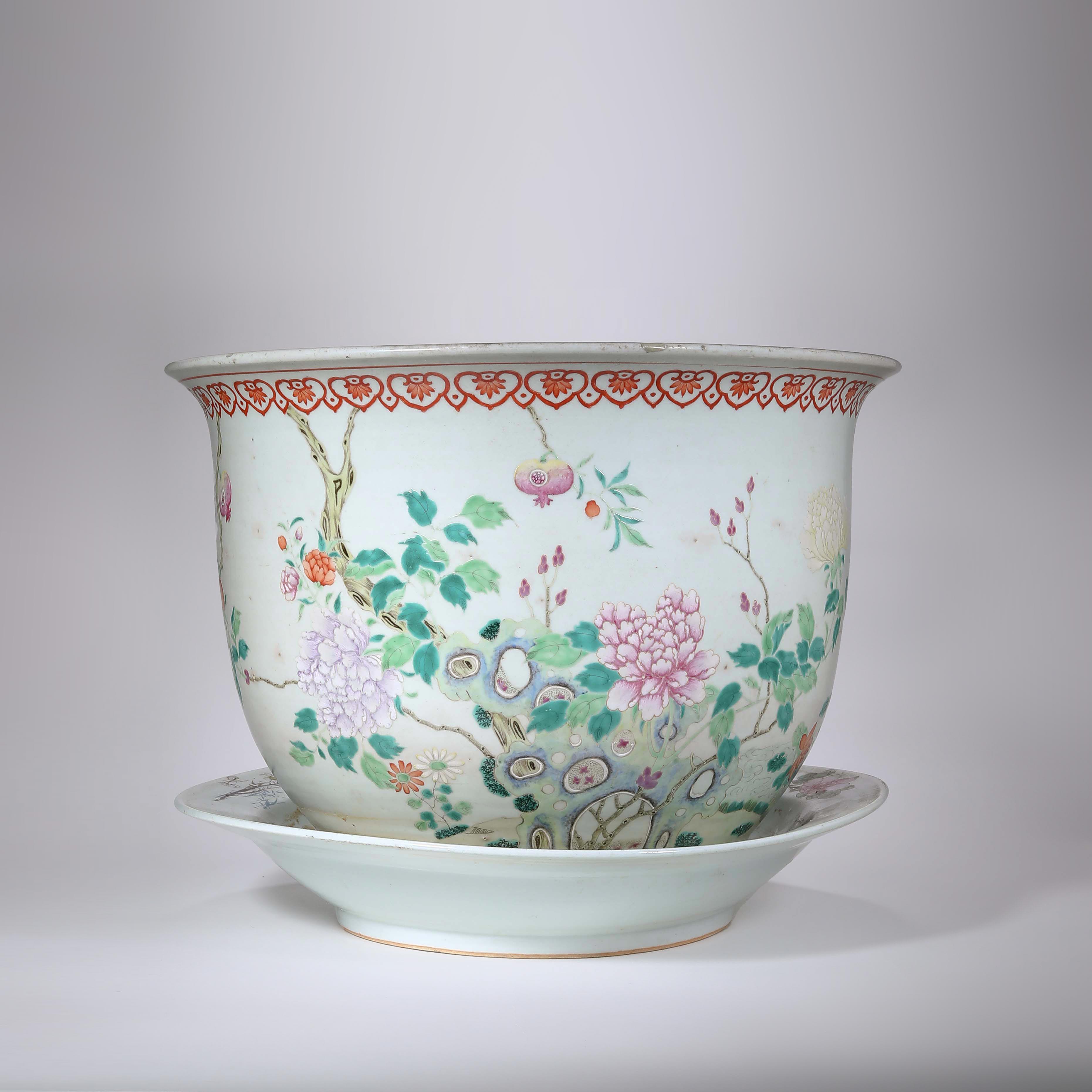 9330 清晚期 粉彩花卉纹花盆带奁一套