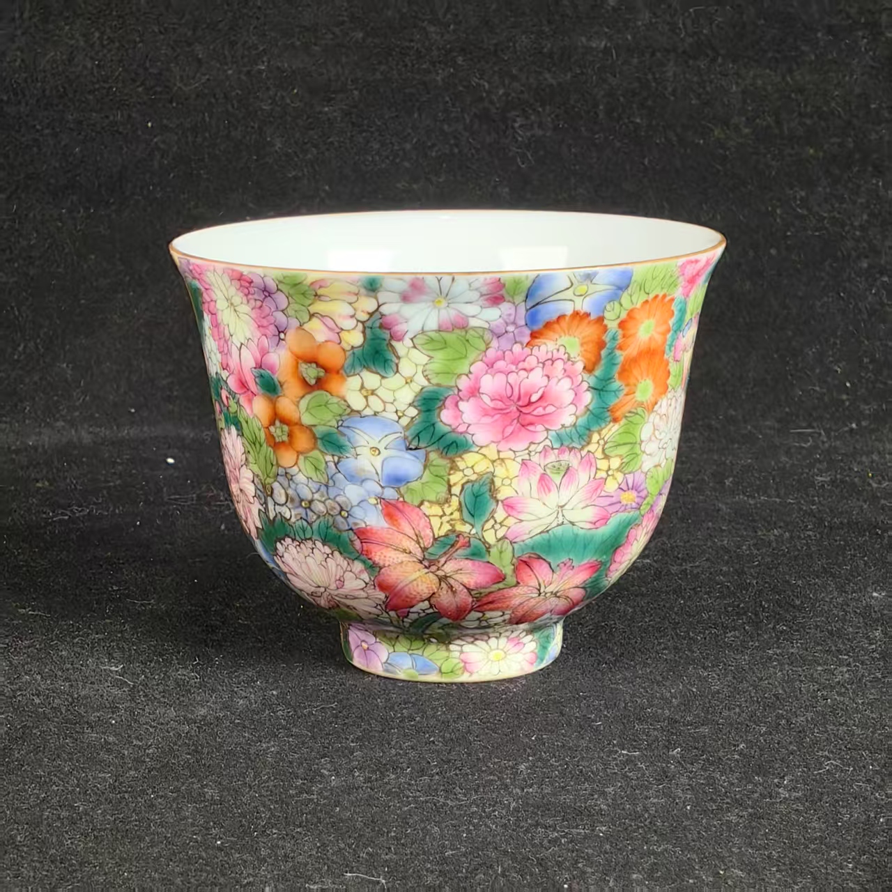 粉彩百花不落地纹杯