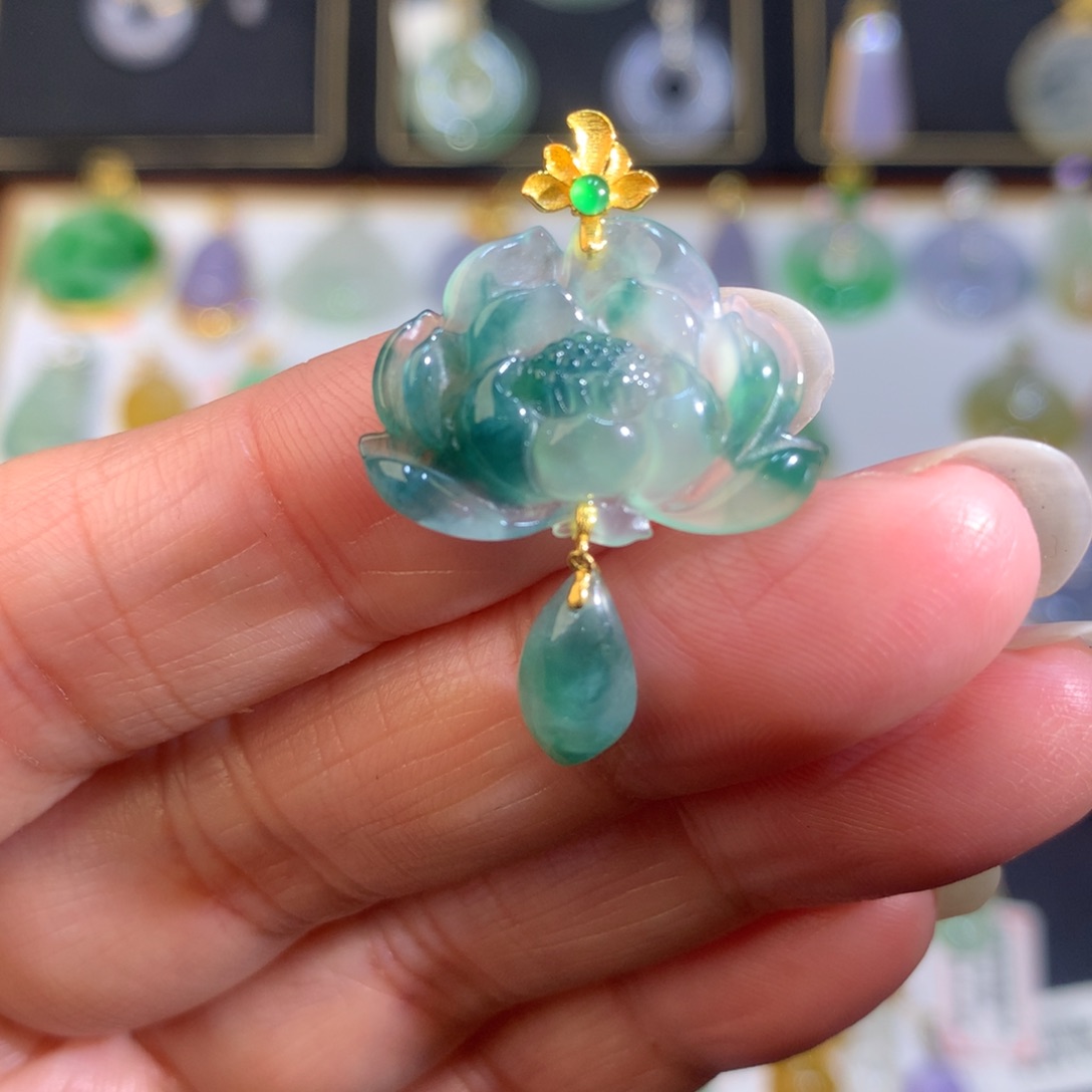 翡翠18K金镶嵌颈饰