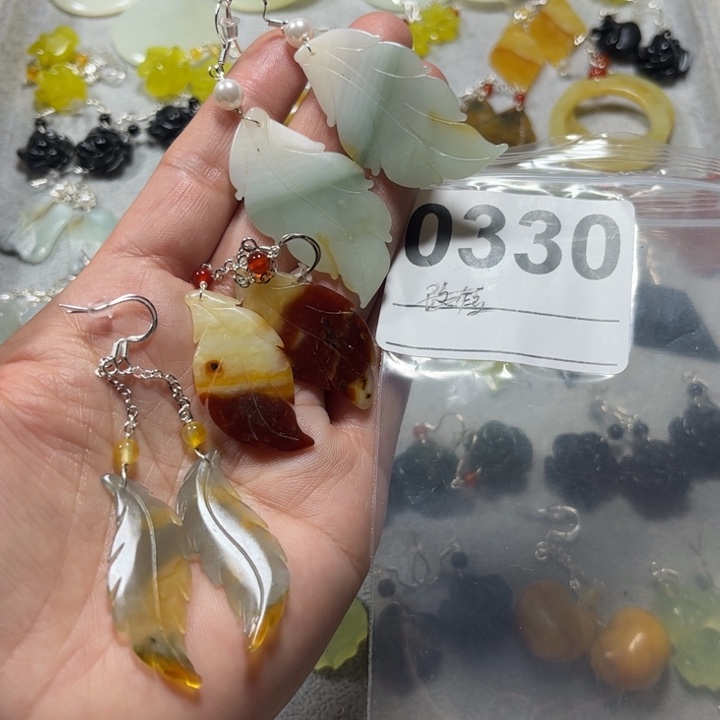 用***1蛇纹石玉未镶嵌耳饰